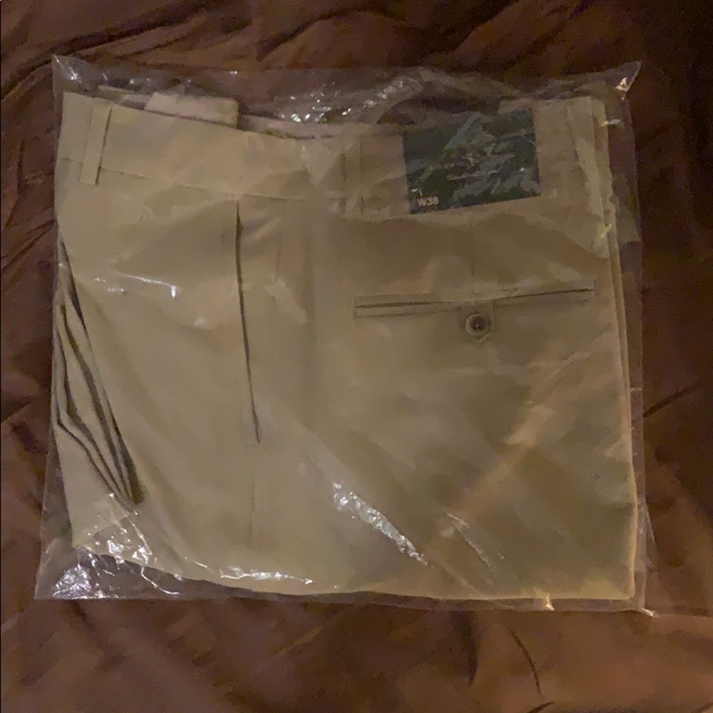 Men’s khaki shorts